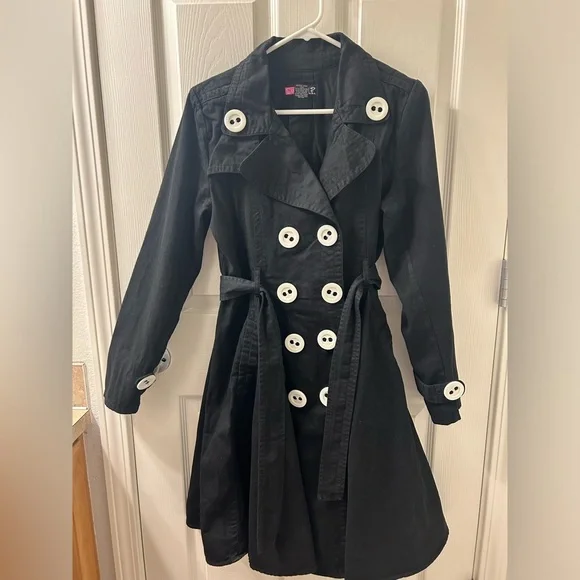 Black trench coat with large white buttons - Picture 1 of 9